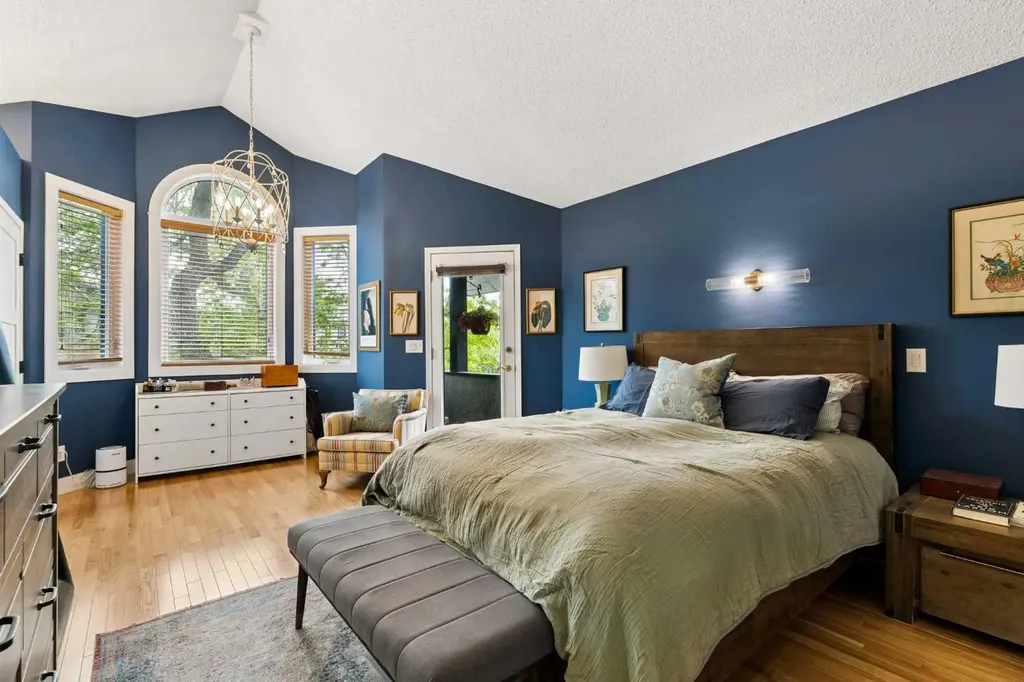 2235 27 Street SW Calgary AB T3E 2E9
