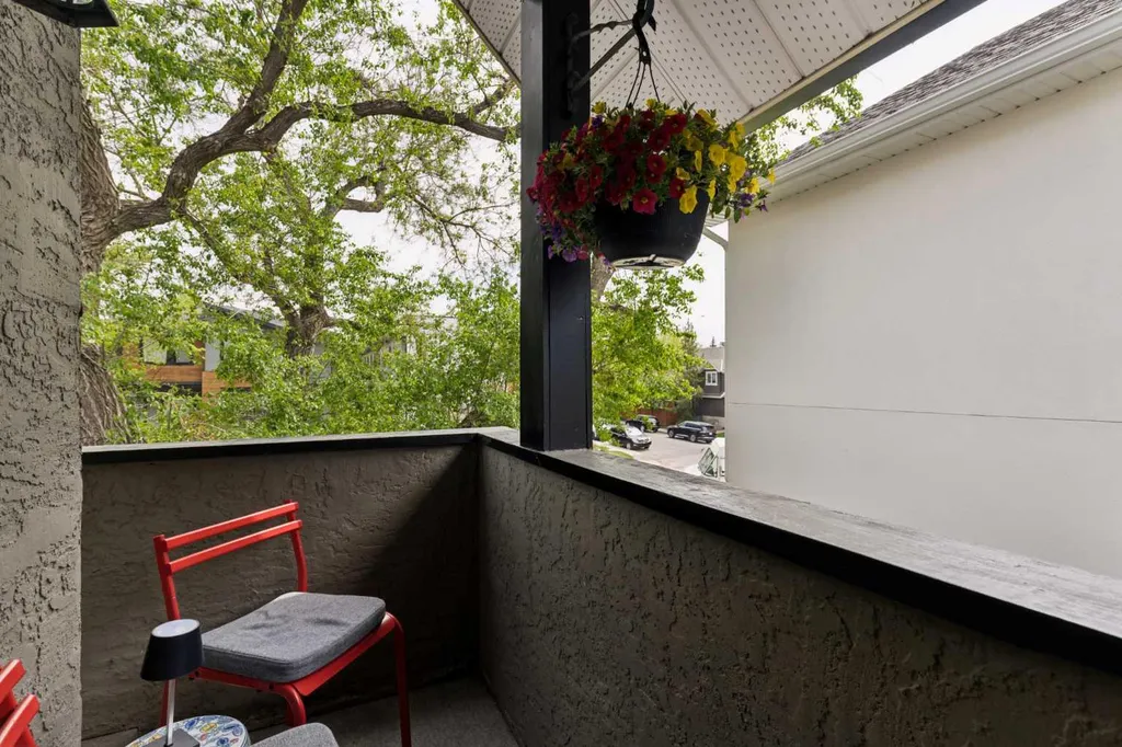 2235 27 Street SW Calgary AB T3E 2E9