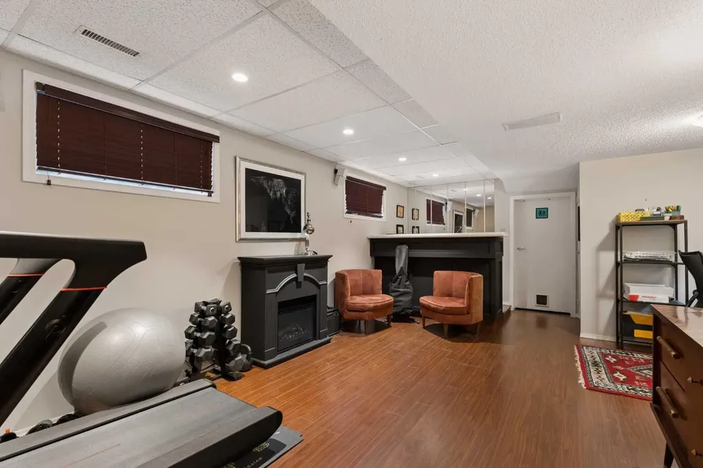 2235 27 Street SW Calgary AB T3E 2E9