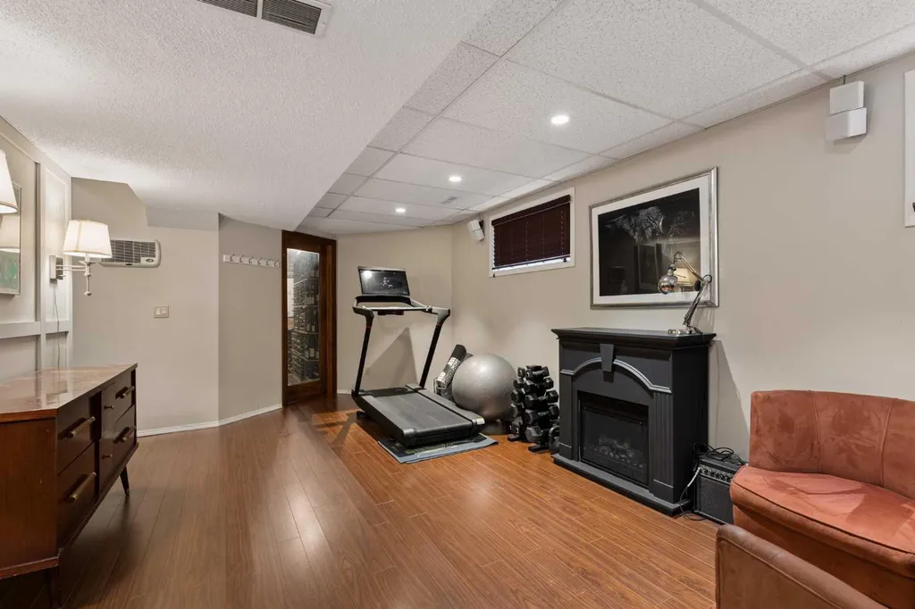 2235 27 Street SW Calgary AB T3E 2E9