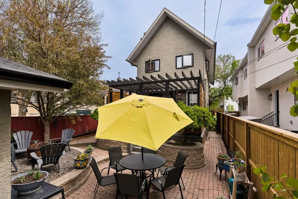 2235 27 Street SW Calgary AB T3E 2E9