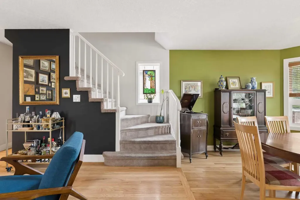 2235 27 Street SW Calgary AB T3E 2E9