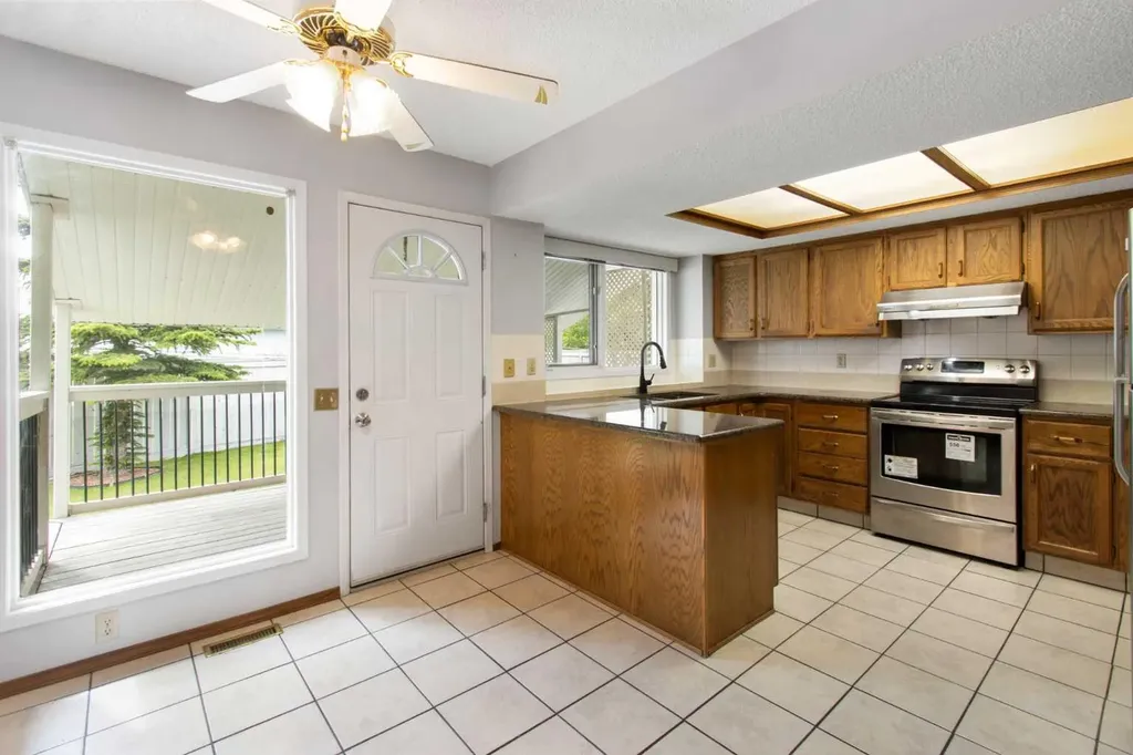 32 Del Rio Place NE Calgary AB T1Y 6N4