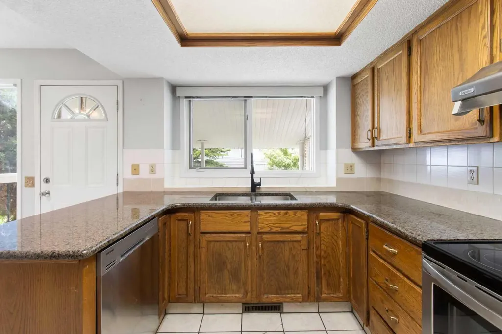 32 Del Rio Place NE Calgary AB T1Y 6N4