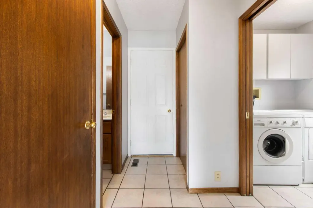 32 Del Rio Place NE Calgary AB T1Y 6N4