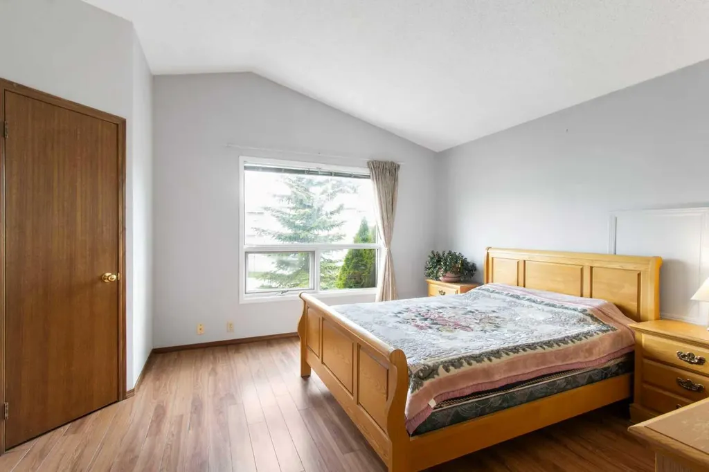 32 Del Rio Place NE Calgary AB T1Y 6N4