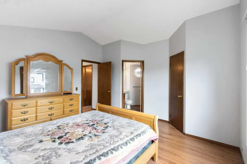 32 Del Rio Place NE Calgary AB T1Y 6N4