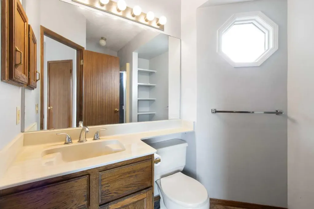 32 Del Rio Place NE Calgary AB T1Y 6N4