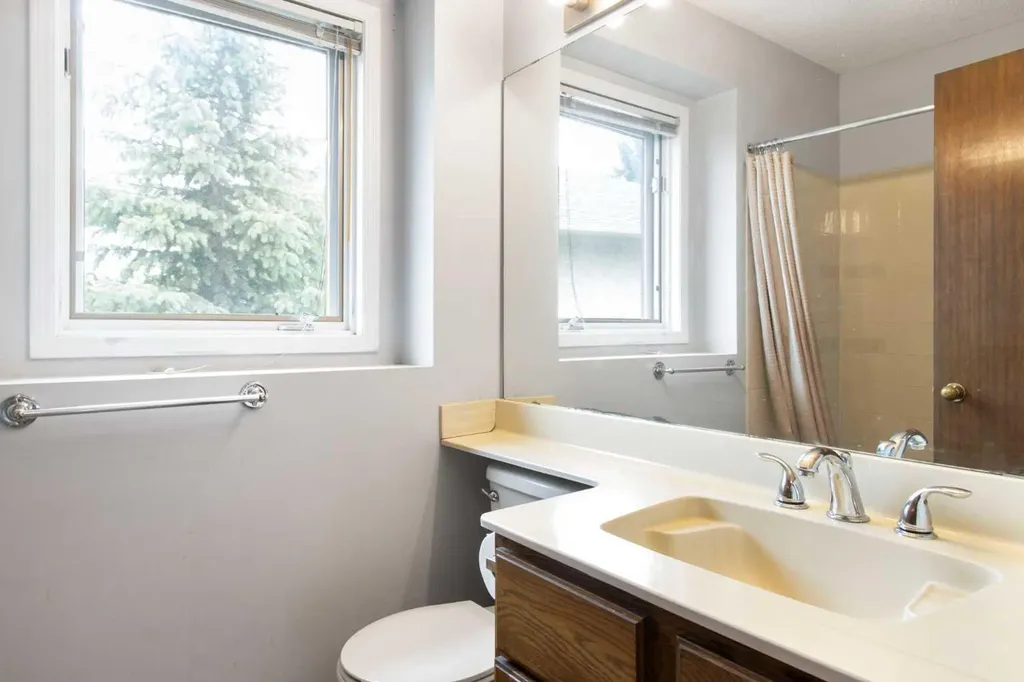 32 Del Rio Place NE Calgary AB T1Y 6N4