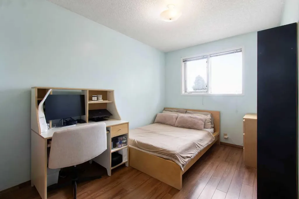 32 Del Rio Place NE Calgary AB T1Y 6N4