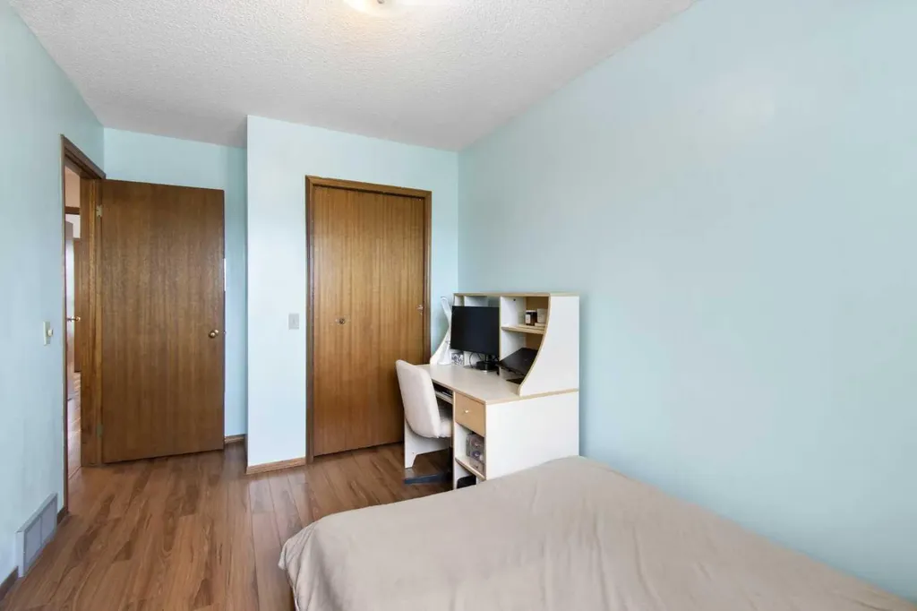 32 Del Rio Place NE Calgary AB T1Y 6N4