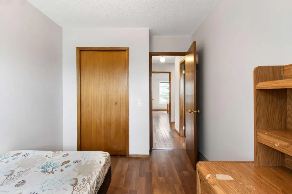 32 Del Rio Place NE Calgary AB T1Y 6N4