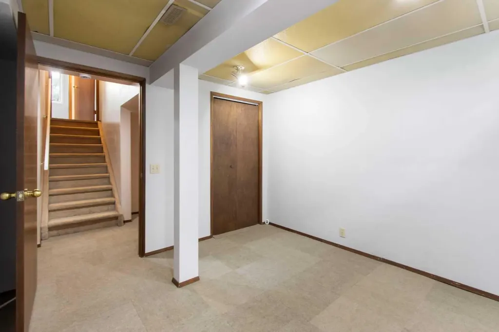32 Del Rio Place NE Calgary AB T1Y 6N4