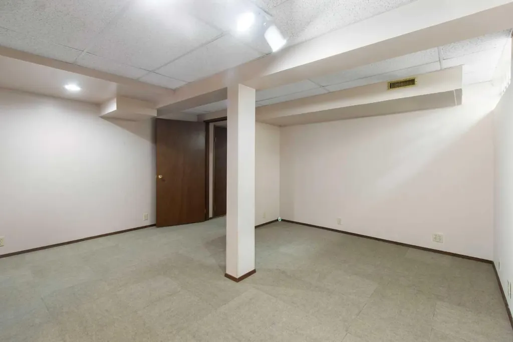 32 Del Rio Place NE Calgary AB T1Y 6N4