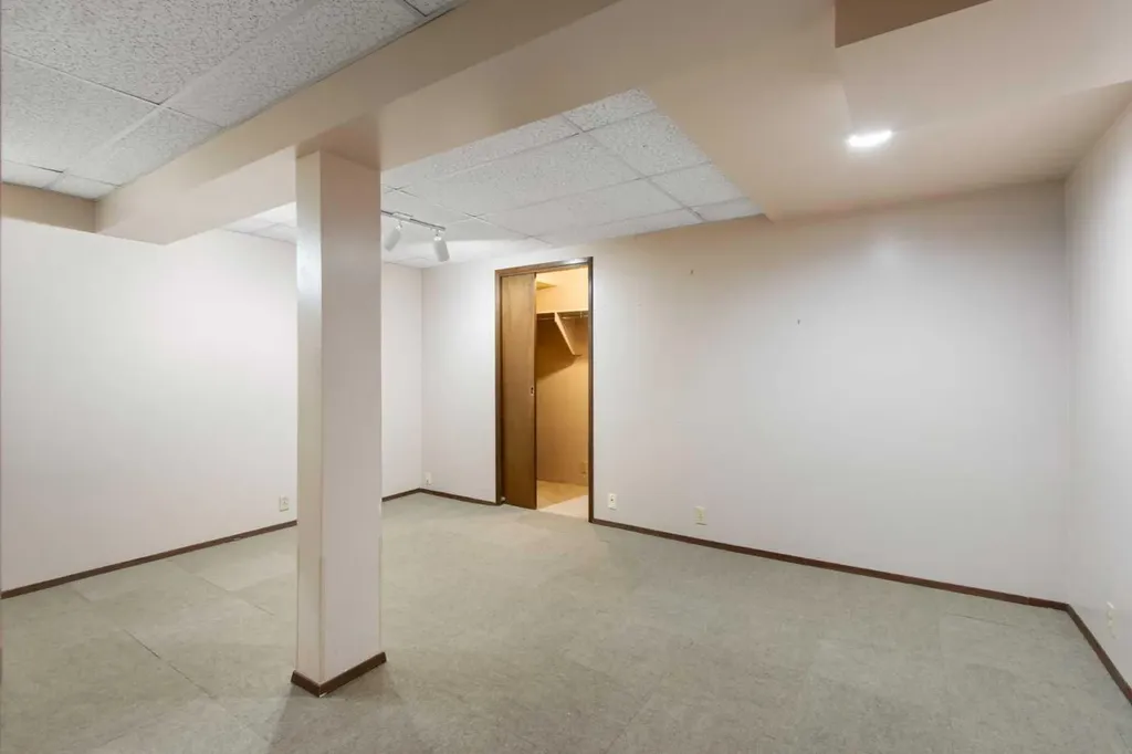 32 Del Rio Place NE Calgary AB T1Y 6N4