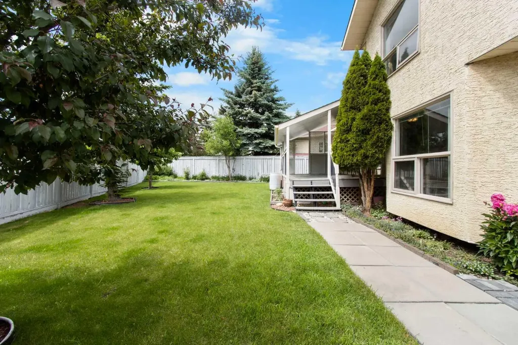 32 Del Rio Place NE Calgary AB T1Y 6N4