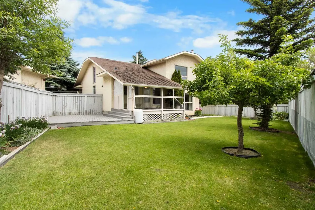 32 Del Rio Place NE Calgary AB T1Y 6N4