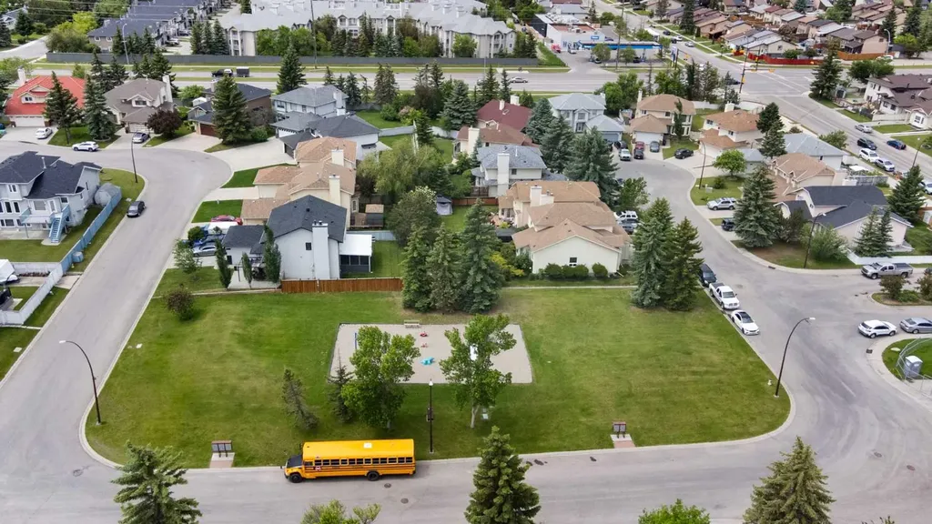 32 Del Rio Place NE Calgary AB T1Y 6N4
