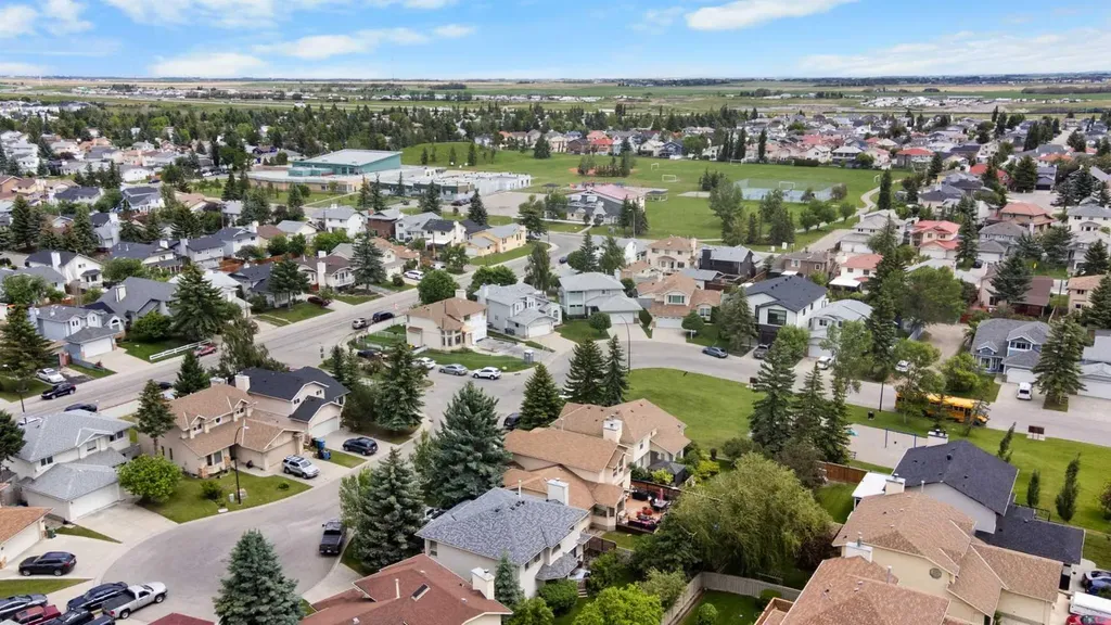 32 Del Rio Place NE Calgary AB T1Y 6N4