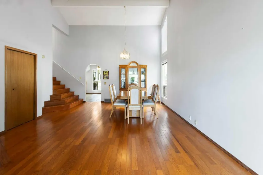 32 Del Rio Place NE Calgary AB T1Y 6N4