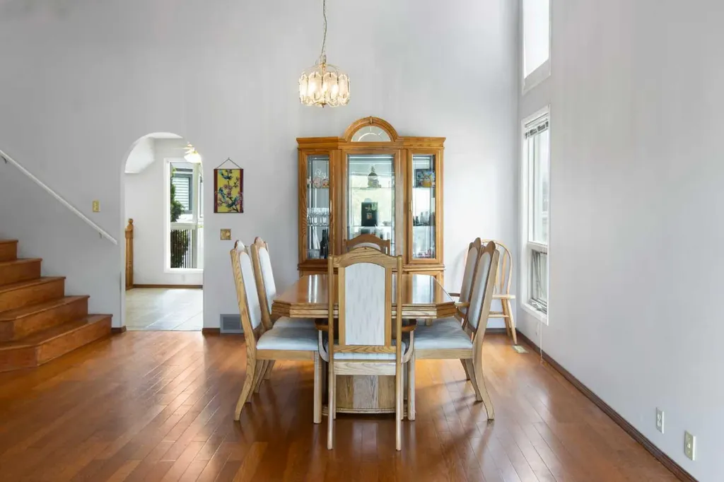 32 Del Rio Place NE Calgary AB T1Y 6N4