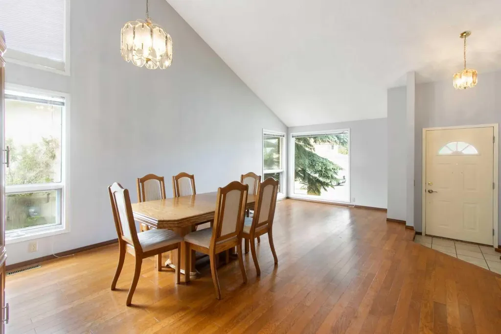 32 Del Rio Place NE Calgary AB T1Y 6N4