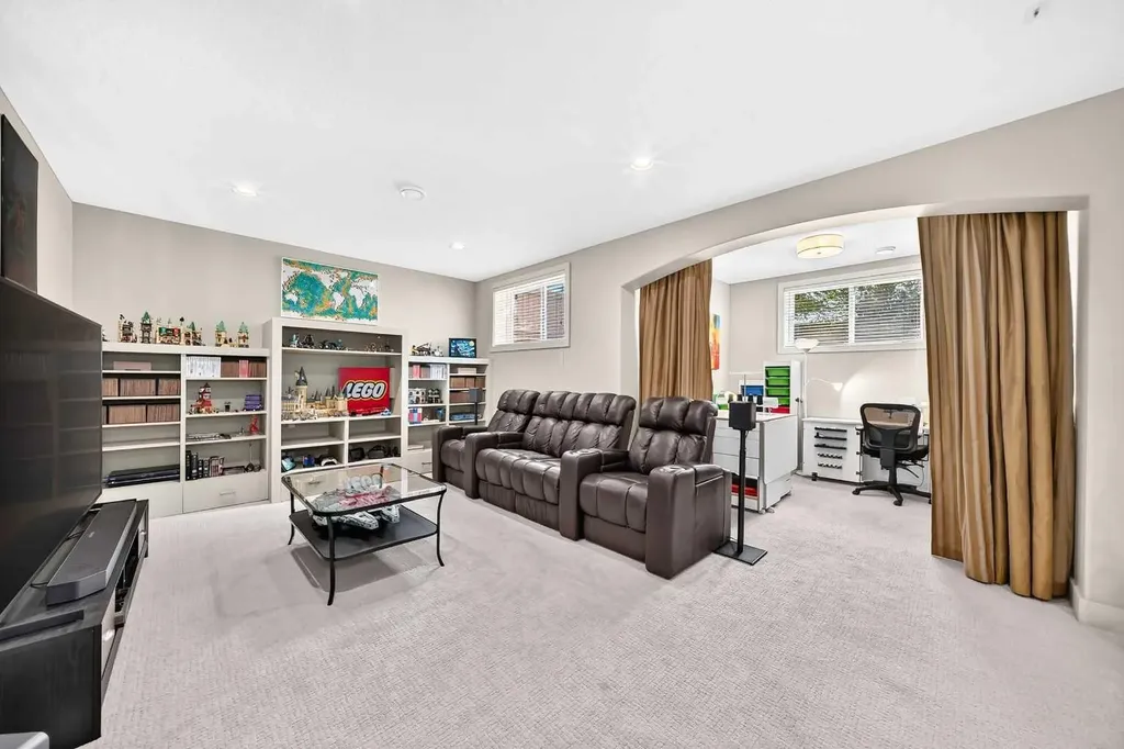 90 Evergreen Common SW Calgary AB T2Y 4N7
