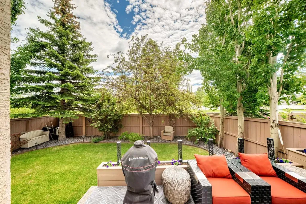 90 Evergreen Common SW Calgary AB T2Y 4N7