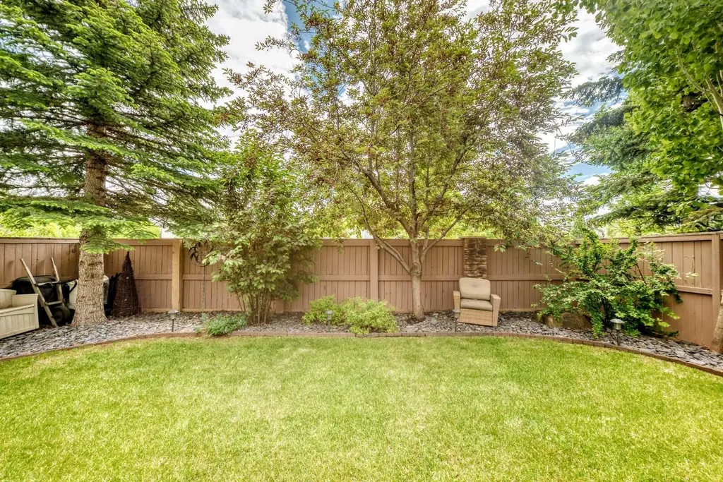 90 Evergreen Common SW Calgary AB T2Y 4N7