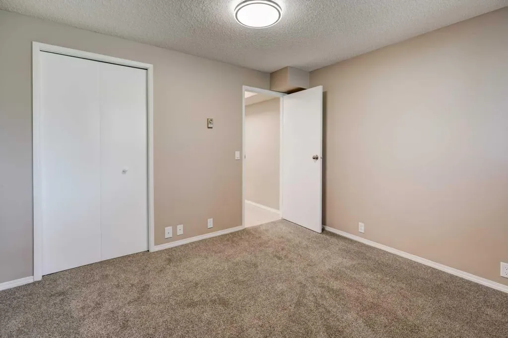 27 Dovely Way SE Calgary AB T2B 2K7