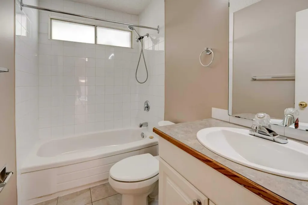 27 Dovely Way SE Calgary AB T2B 2K7