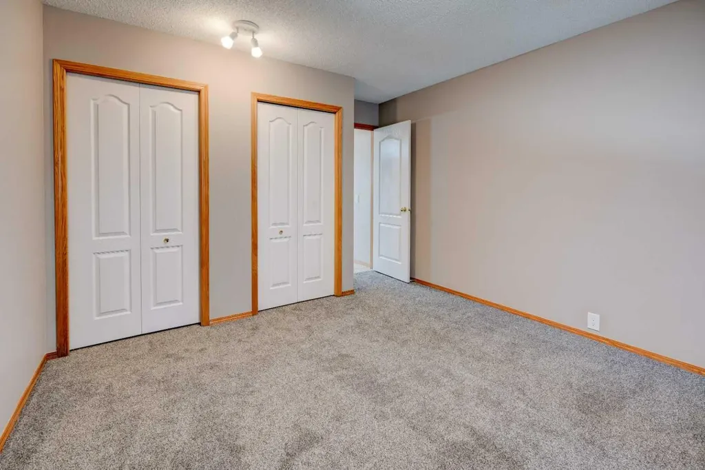 27 Dovely Way SE Calgary AB T2B 2K7
