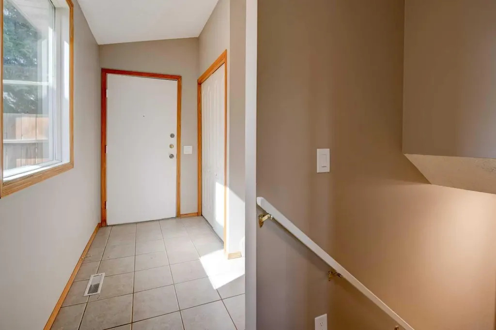 27 Dovely Way SE Calgary AB T2B 2K7