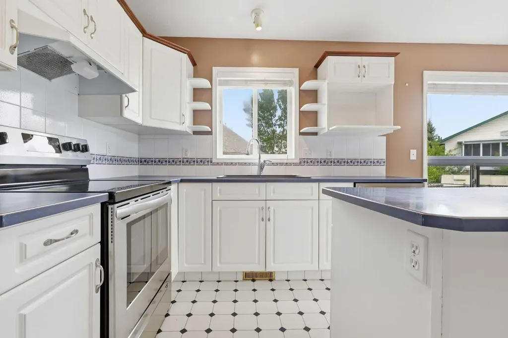 24 Sierra Nevada Rise SW Calgary AB T3H 3H6