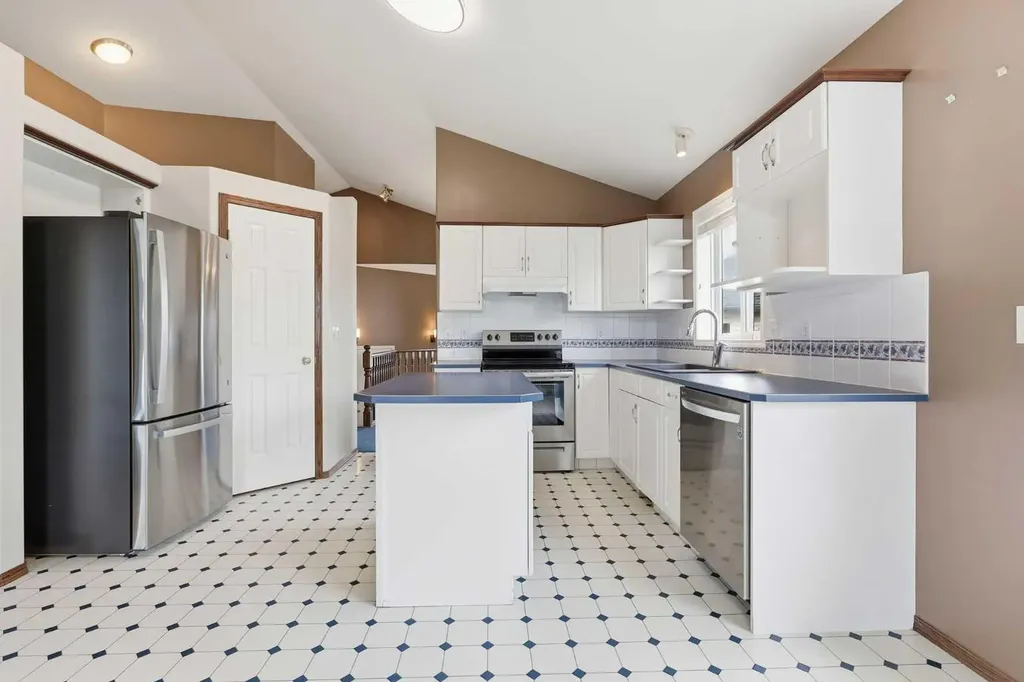 24 Sierra Nevada Rise SW Calgary AB T3H 3H6