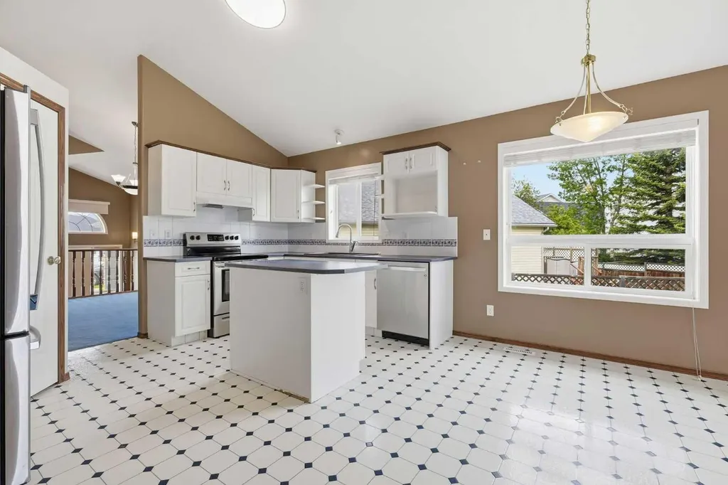 24 Sierra Nevada Rise SW Calgary AB T3H 3H6