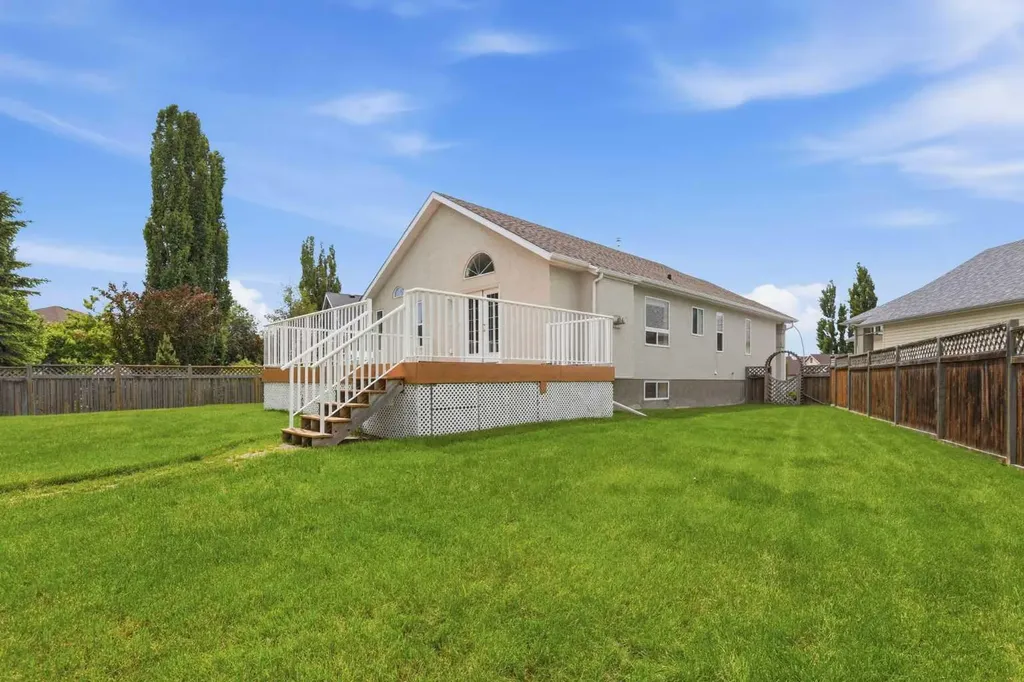24 Sierra Nevada Rise SW Calgary AB T3H 3H6