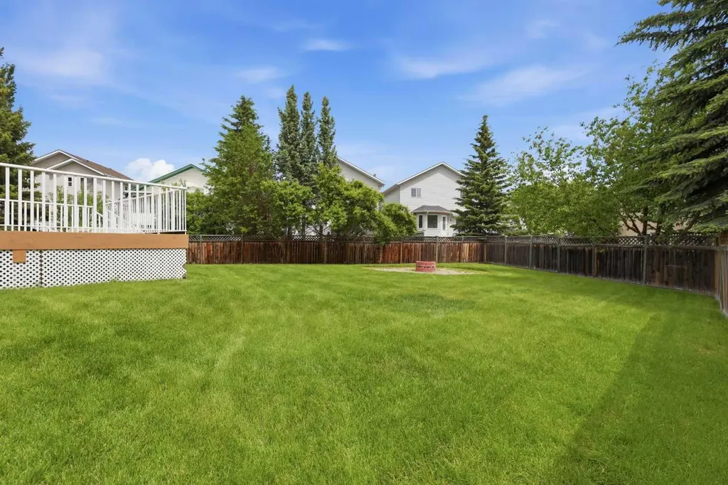 24 Sierra Nevada Rise SW Calgary AB T3H 3H6