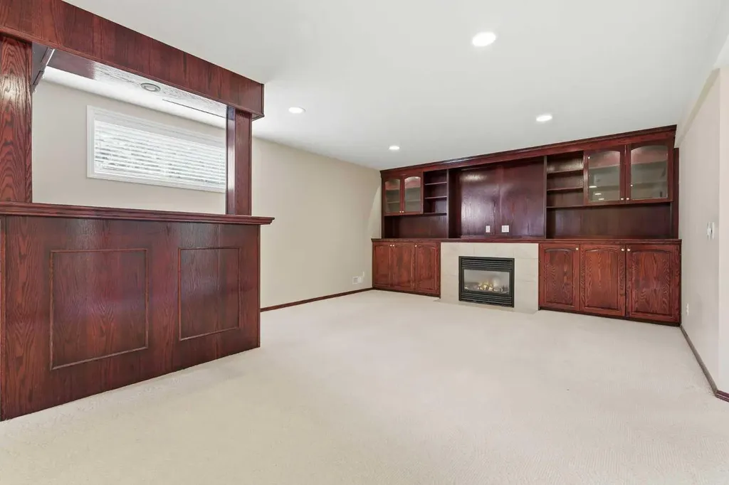 24 Sierra Nevada Rise SW Calgary AB T3H 3H6