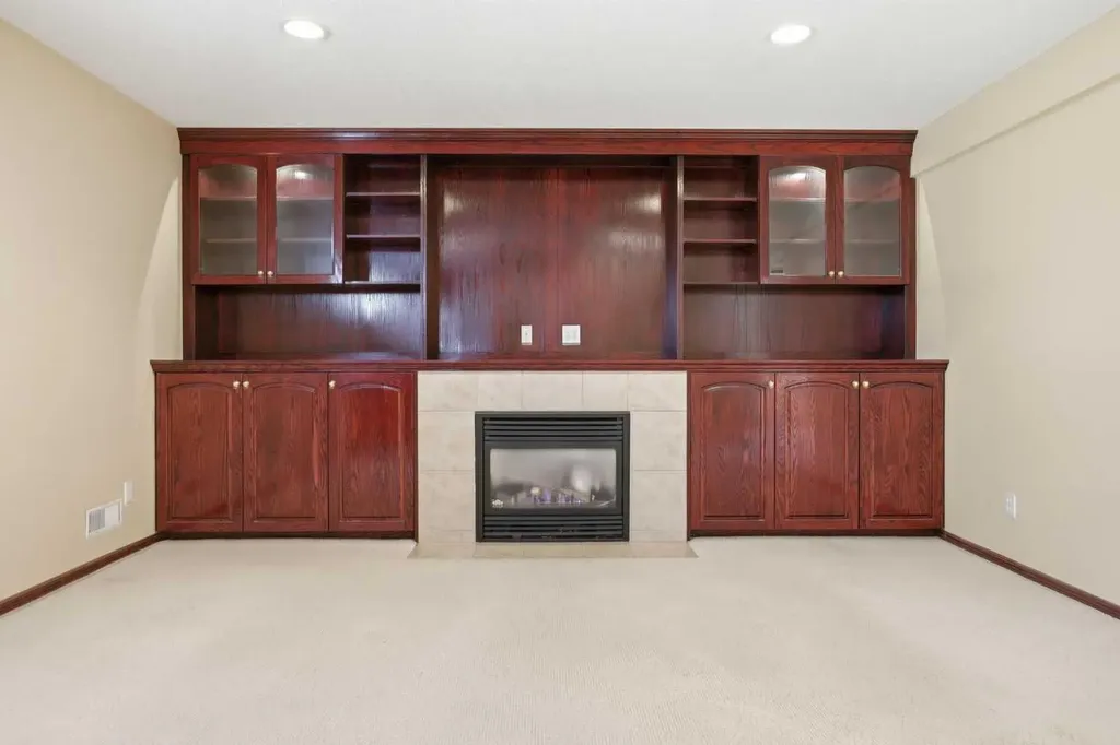 24 Sierra Nevada Rise SW Calgary AB T3H 3H6