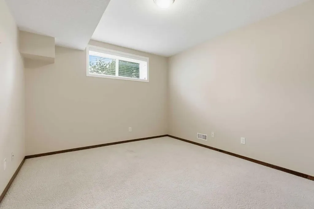 24 Sierra Nevada Rise SW Calgary AB T3H 3H6