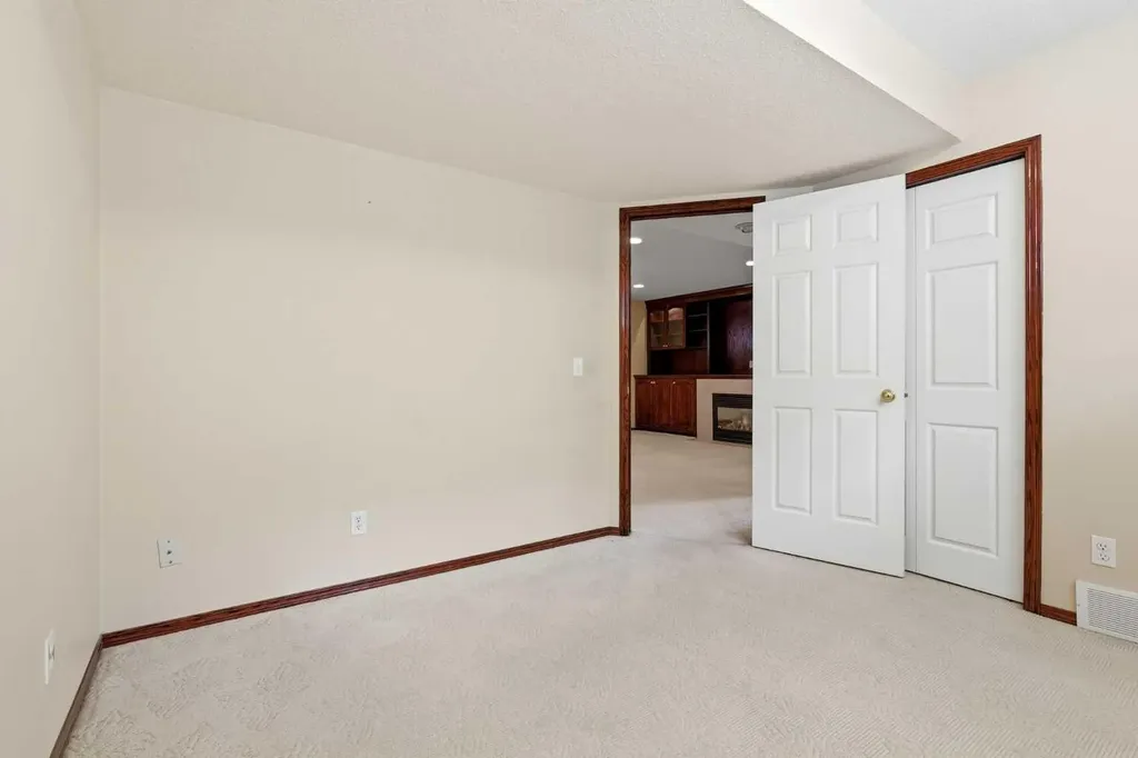 24 Sierra Nevada Rise SW Calgary AB T3H 3H6