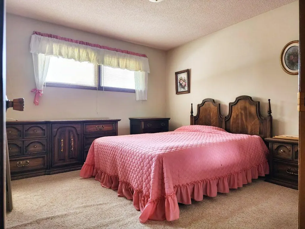 1818 Lakeside Road S Lethbridge AB T1K 3P6