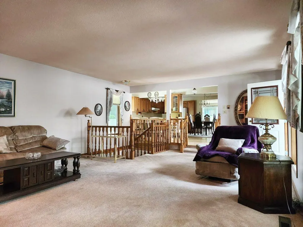1818 Lakeside Road S Lethbridge AB T1K 3P6