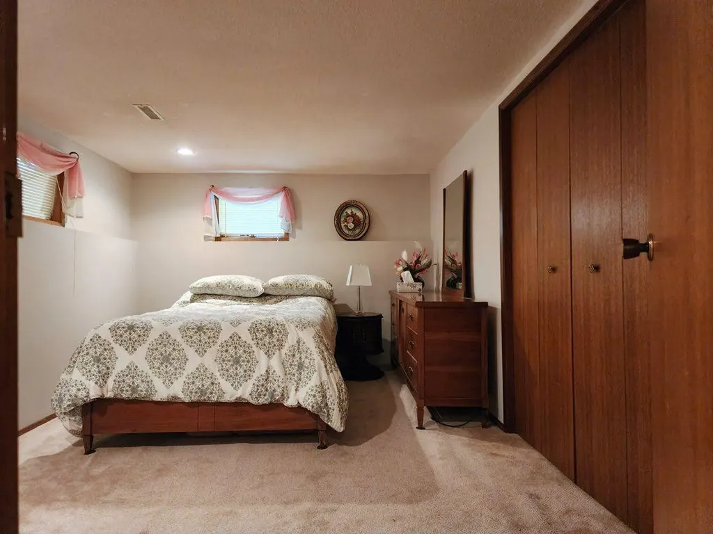 1818 Lakeside Road S Lethbridge AB T1K 3P6