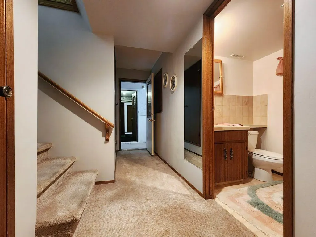 1818 Lakeside Road S Lethbridge AB T1K 3P6
