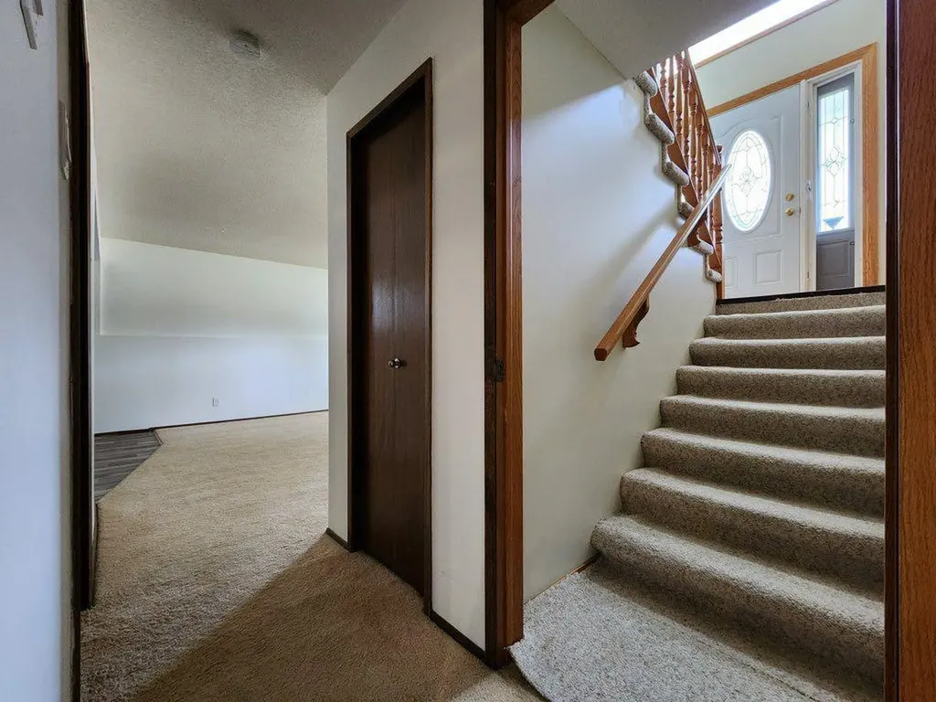 1818 Lakeside Road S Lethbridge AB T1K 3P6