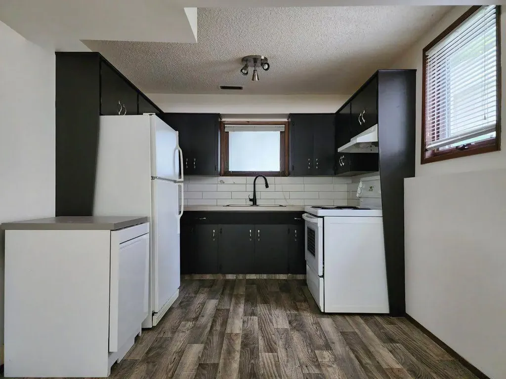 1818 Lakeside Road S Lethbridge AB T1K 3P6