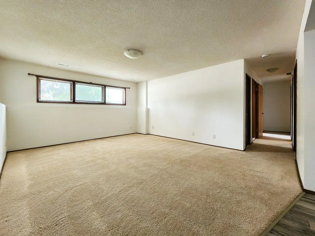 1818 Lakeside Road S Lethbridge AB T1K 3P6