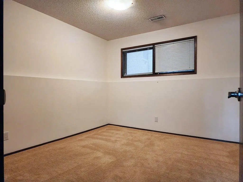 1818 Lakeside Road S Lethbridge AB T1K 3P6